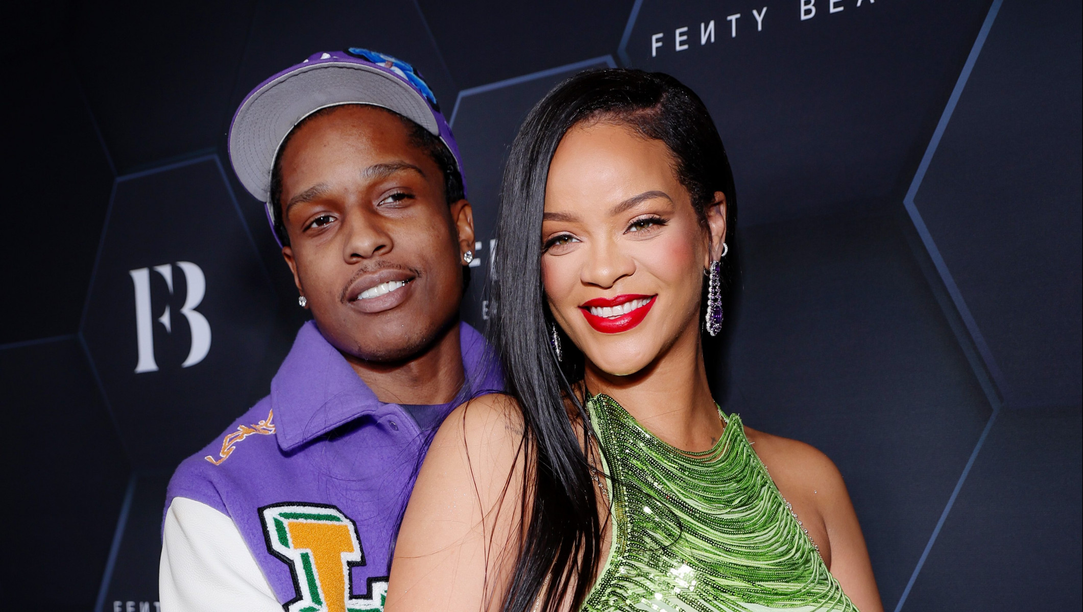 Rihanna вовлекла свою семью в новую кампа
