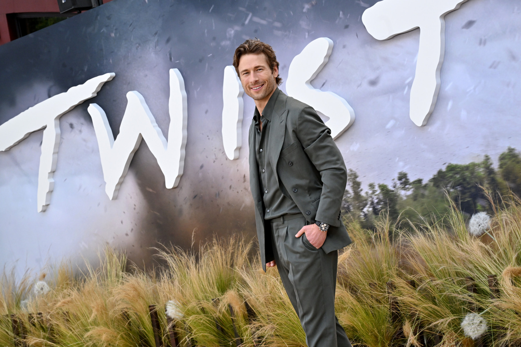 Glen Powell возвращается в университет для