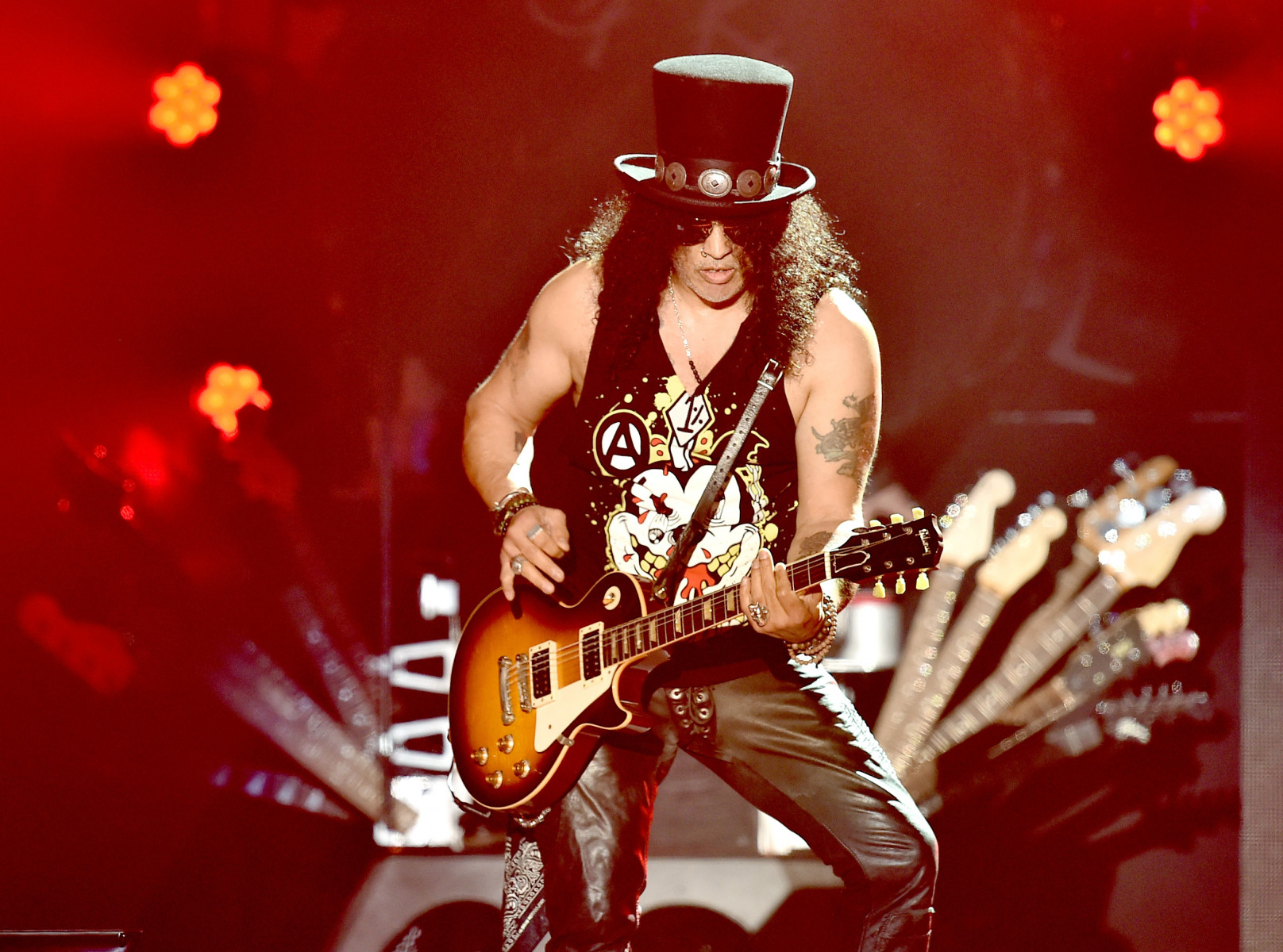 Гитарист Guns N' Roses, Slash, объявил о смерти