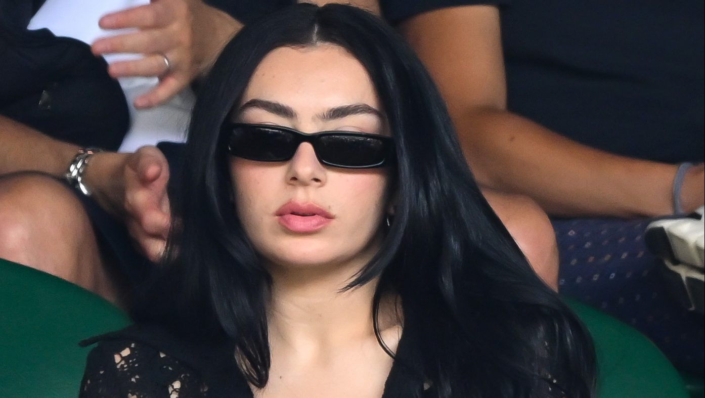Charli XCX стала трендсеттером лета с альб
