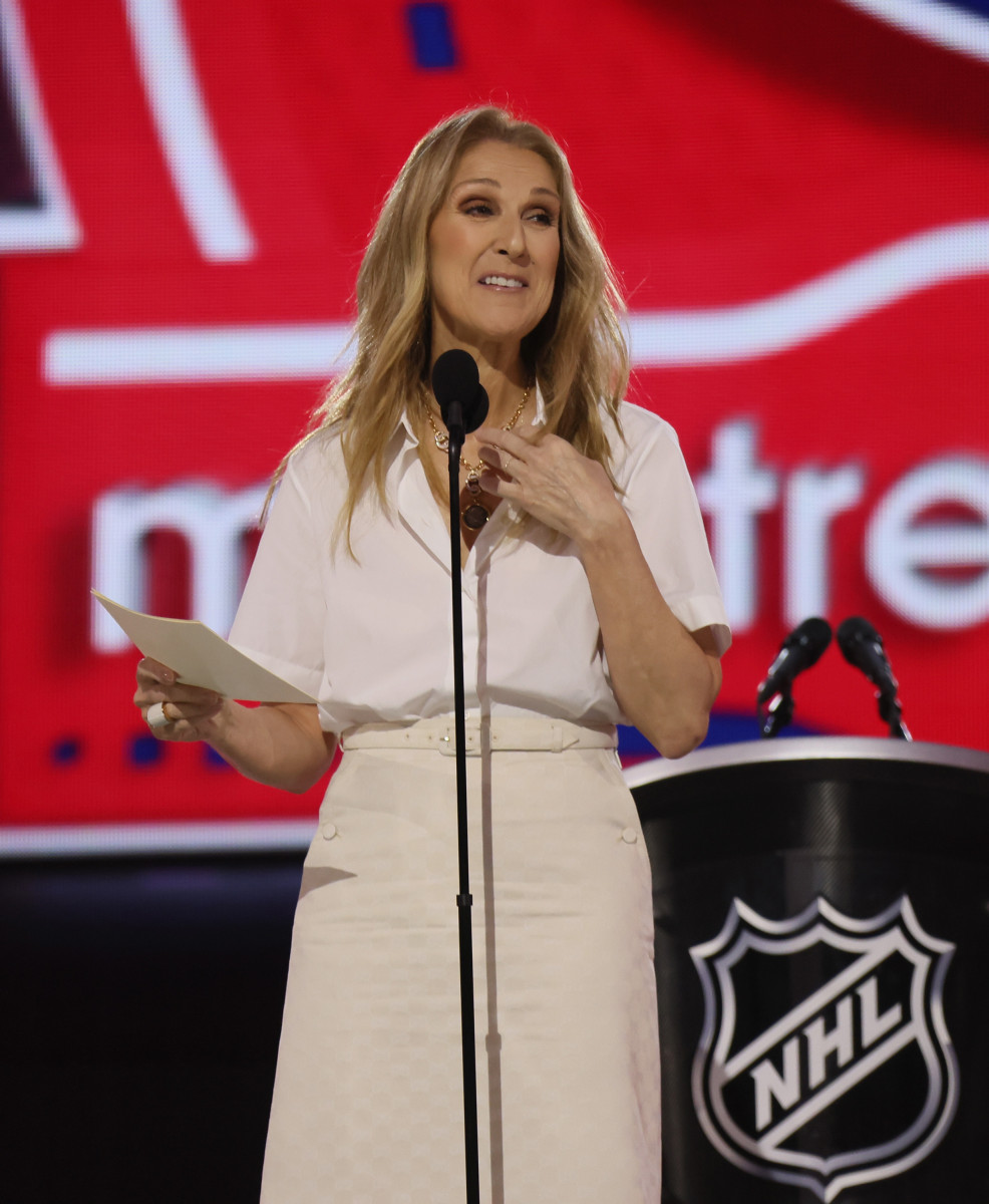 Celine Dion в хорошем настроении прибыла в