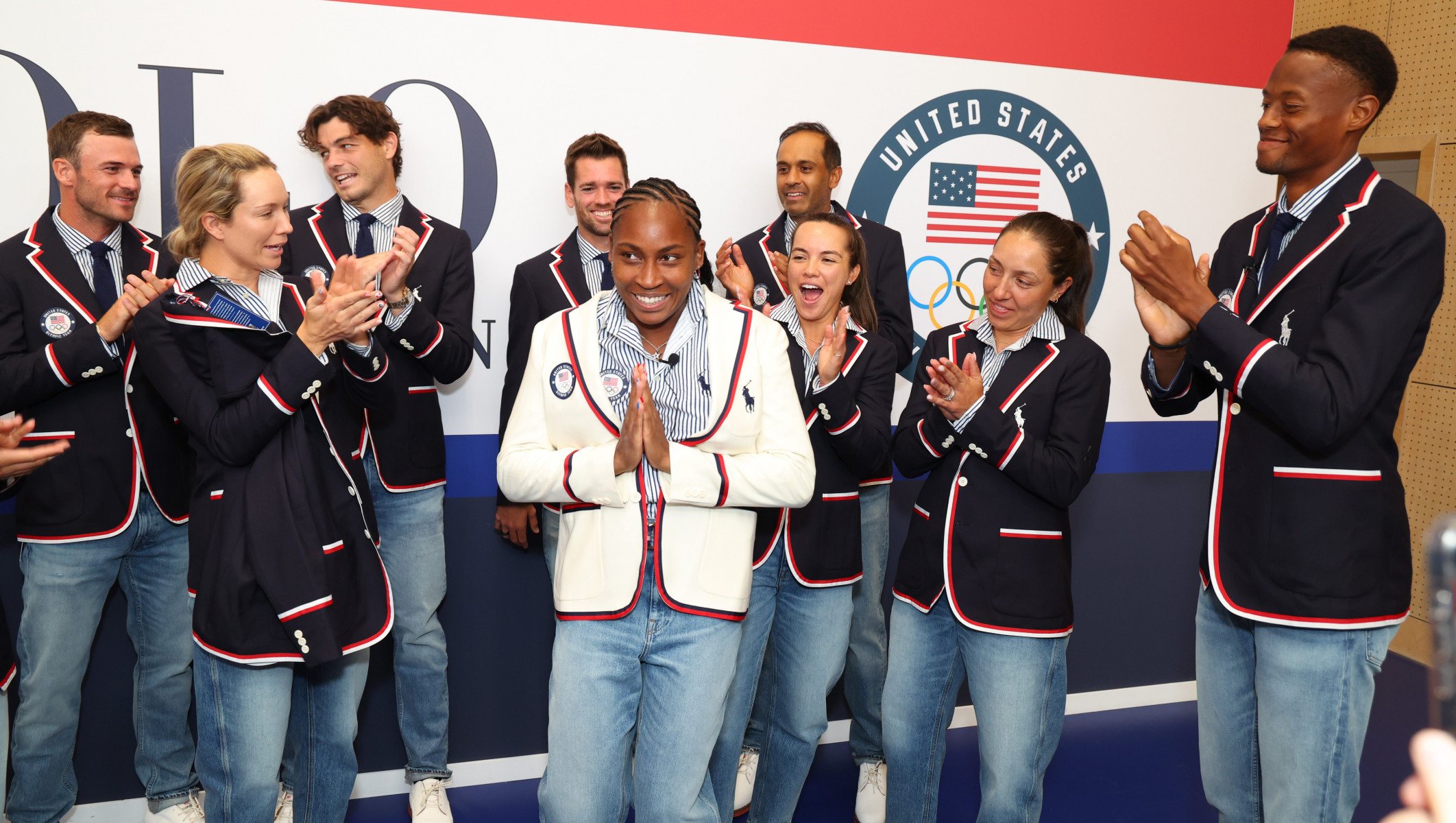 Team USA в стиле прибывает на Олимпиаду-2024