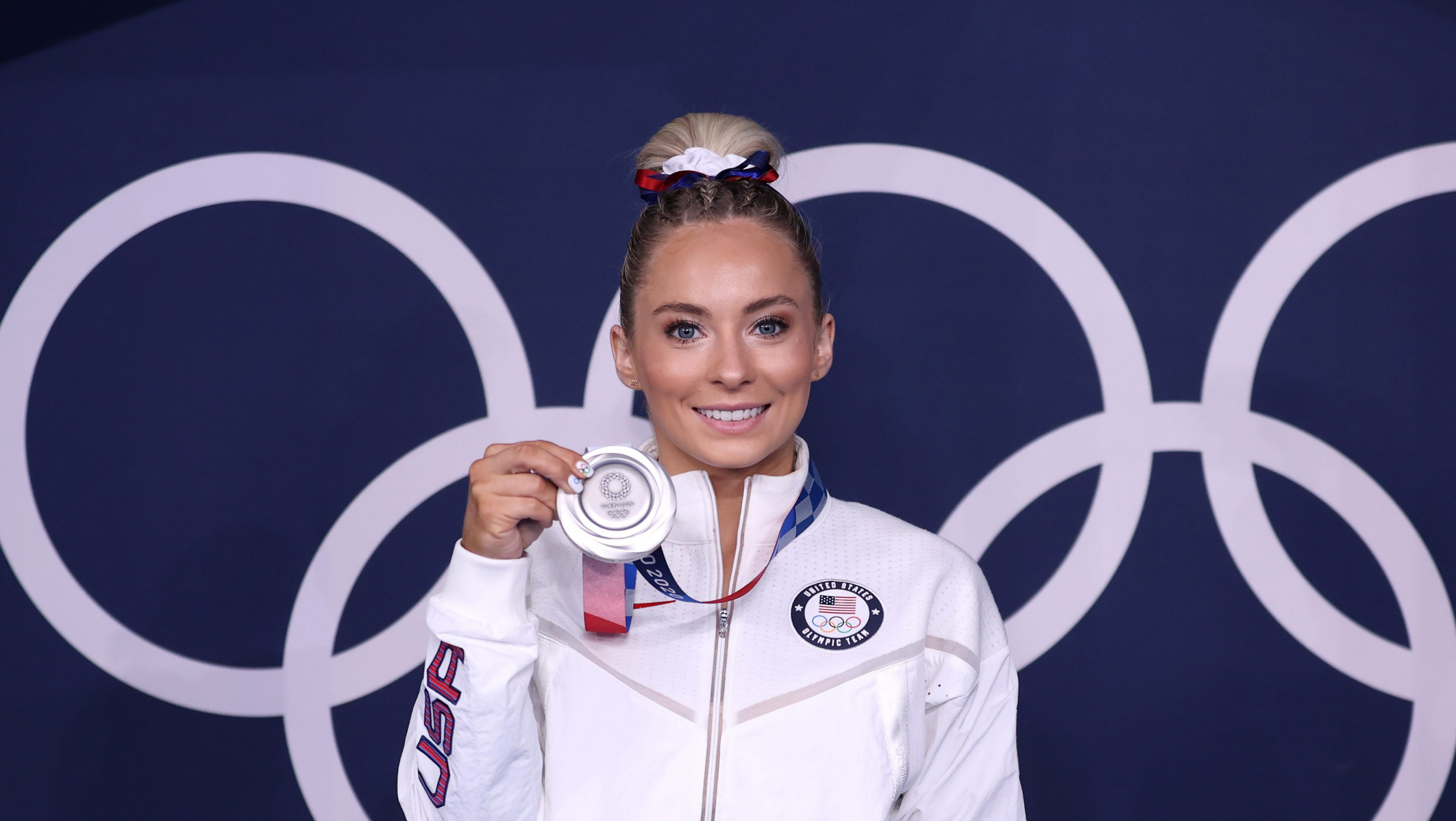 MyKayla Skinner протянула оливковую ветвь же