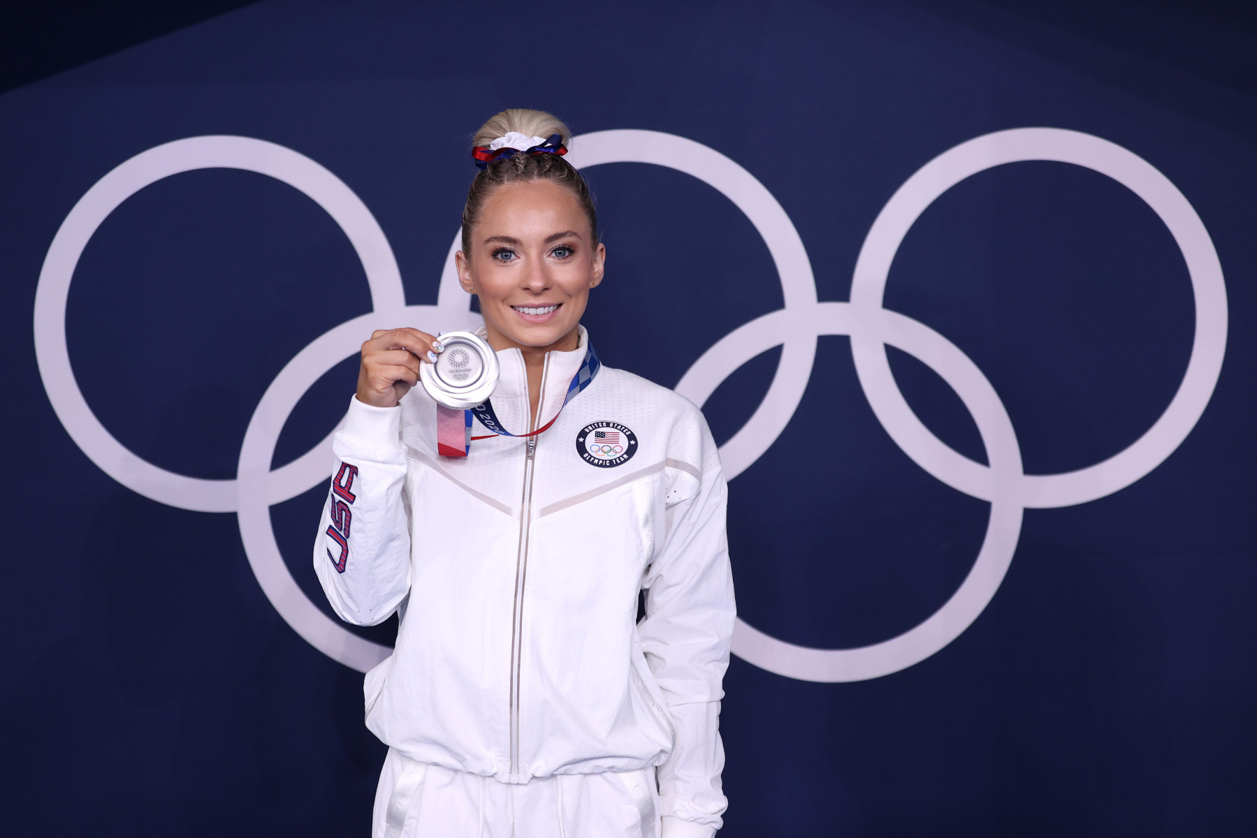 MyKayla Skinner протянула оливковую ветвь же