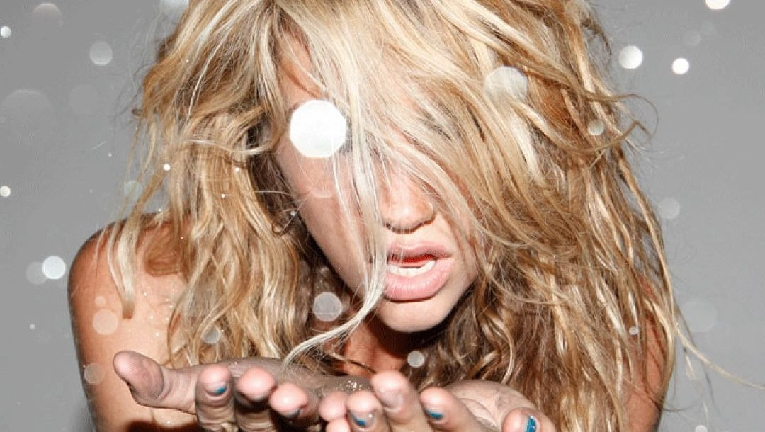 Ke$ha отметила 15-летие песни ‘TiK ToK' в вид