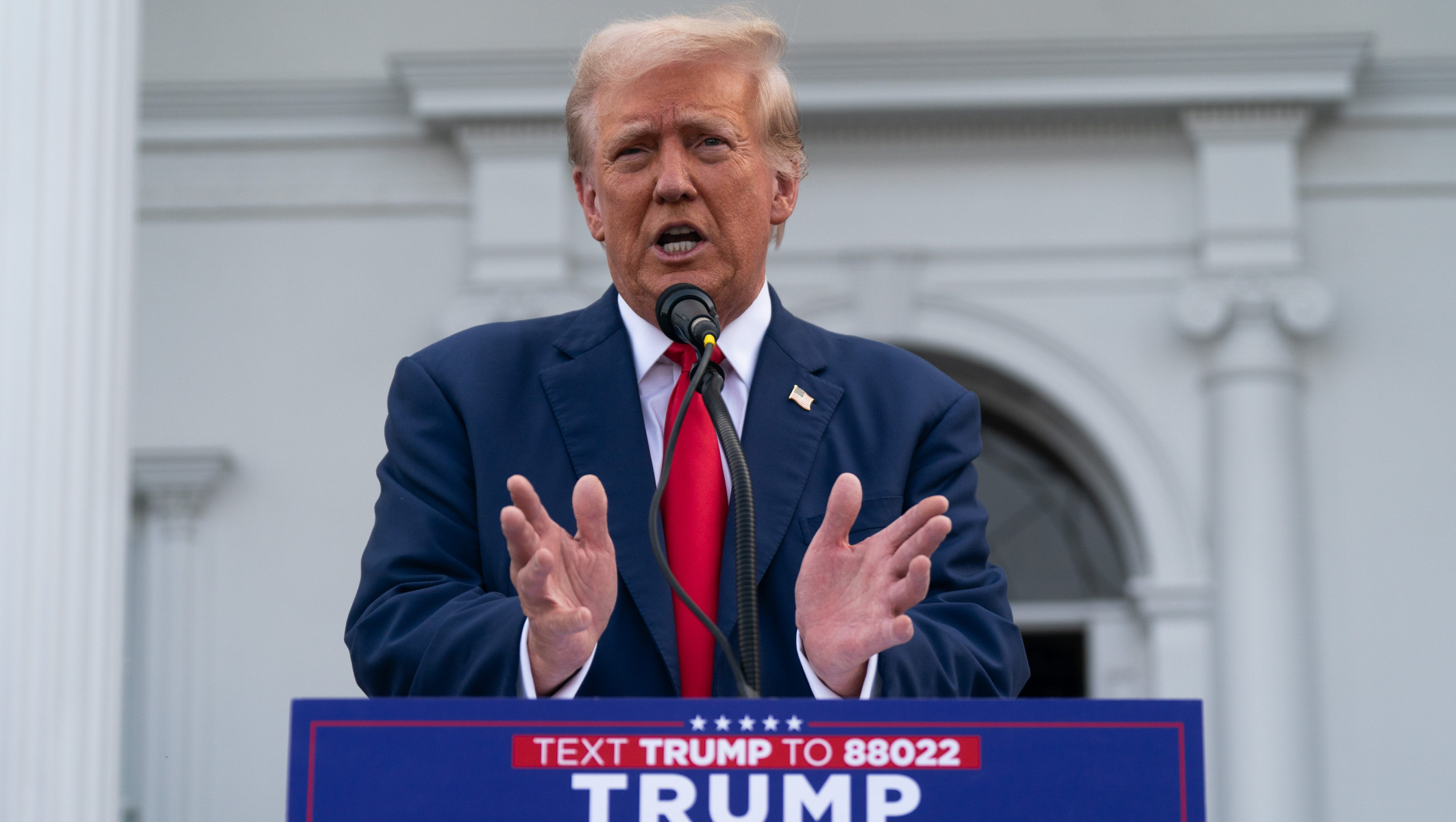Donald Trump вовлекает фанатов Taylor Swift в сво