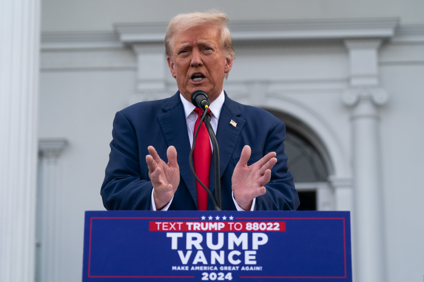 Donald Trump вовлекает фанатов Taylor Swift в сво
