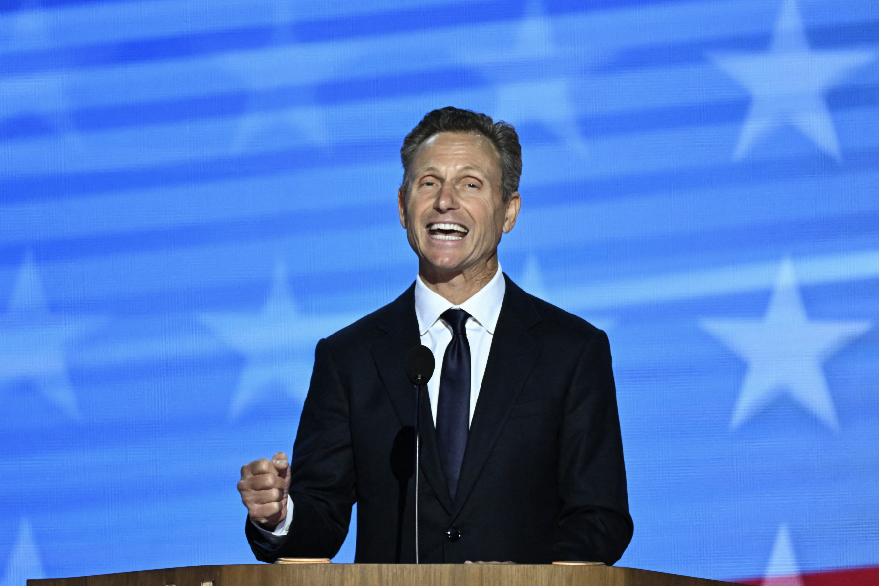 Tony Goldwyn встретил первую ночь Демократи