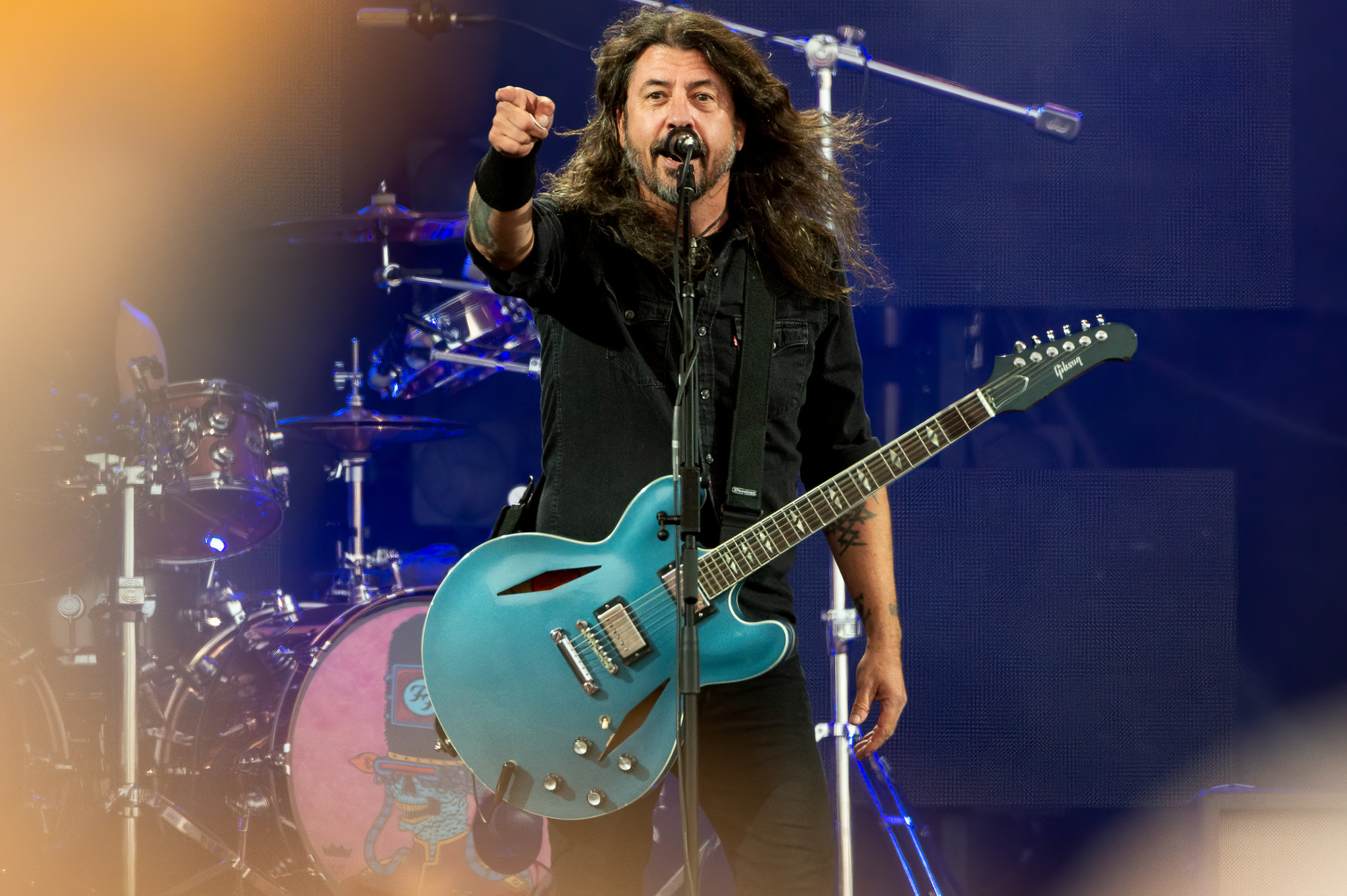 Foo Fighters планируют пожертвовать на камп