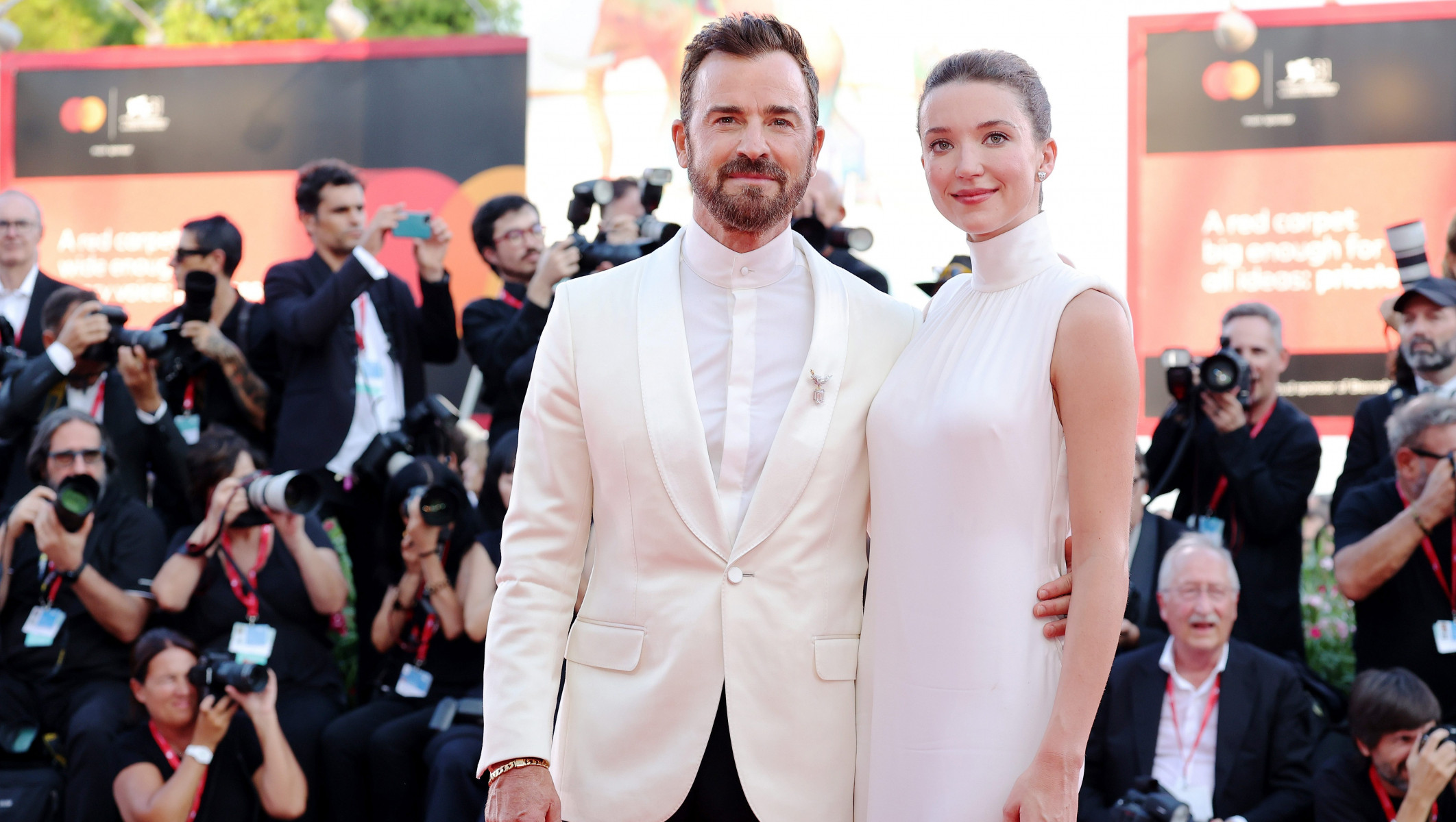 Justin Theroux и Nicole Brydon Bloom обручились в Итал