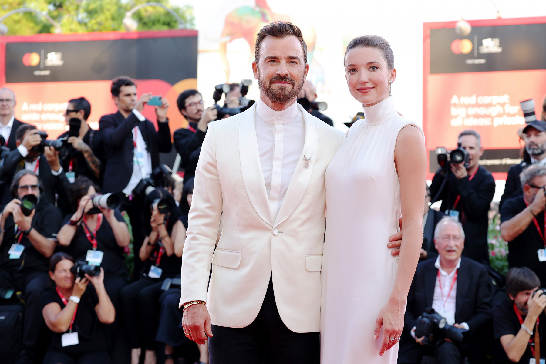 Justin Theroux и Nicole Brydon Bloom обручились в Итал