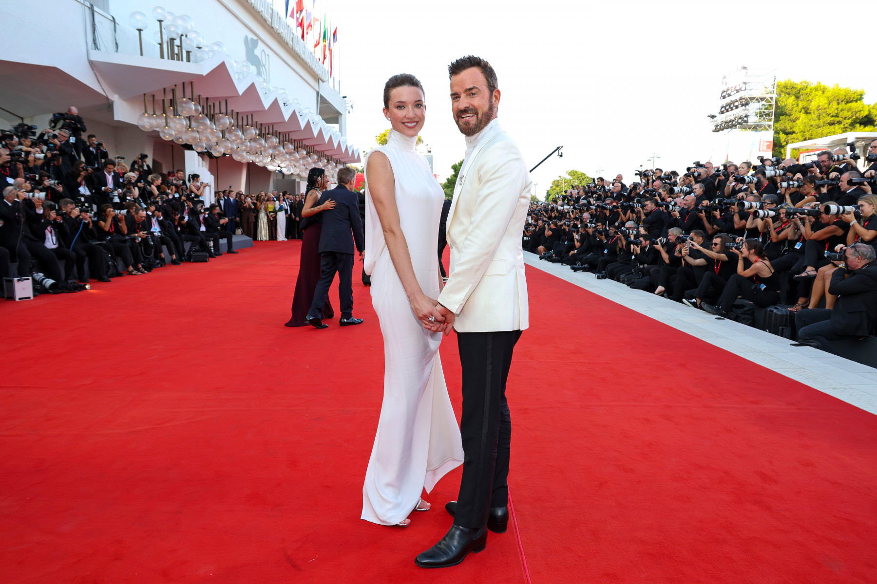 Justin Theroux и Nicole Brydon Bloom обручились в Итал