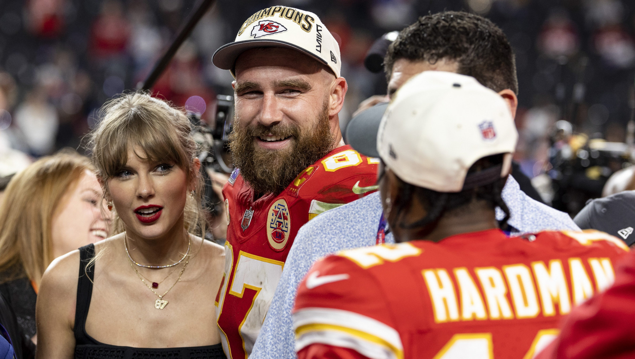 Taylor Swift вовлекается в карьеру своего б