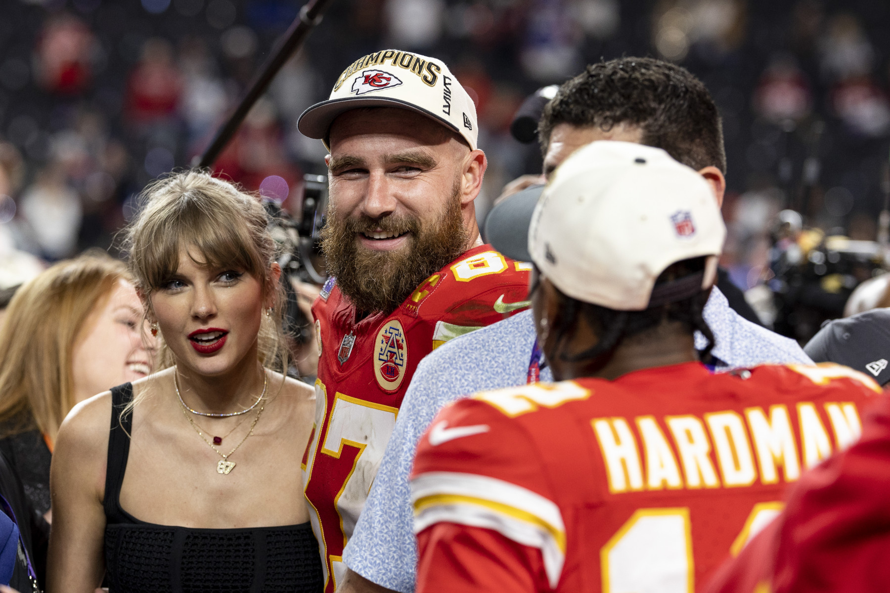 Taylor Swift вовлекается в карьеру своего б
