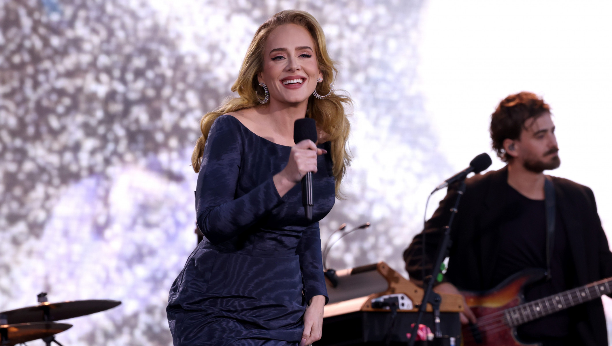 Adele создала собственную газету для отв