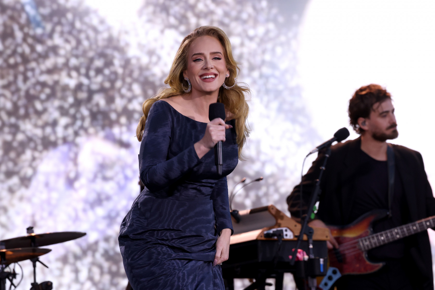 Adele создала собственную газету для отв