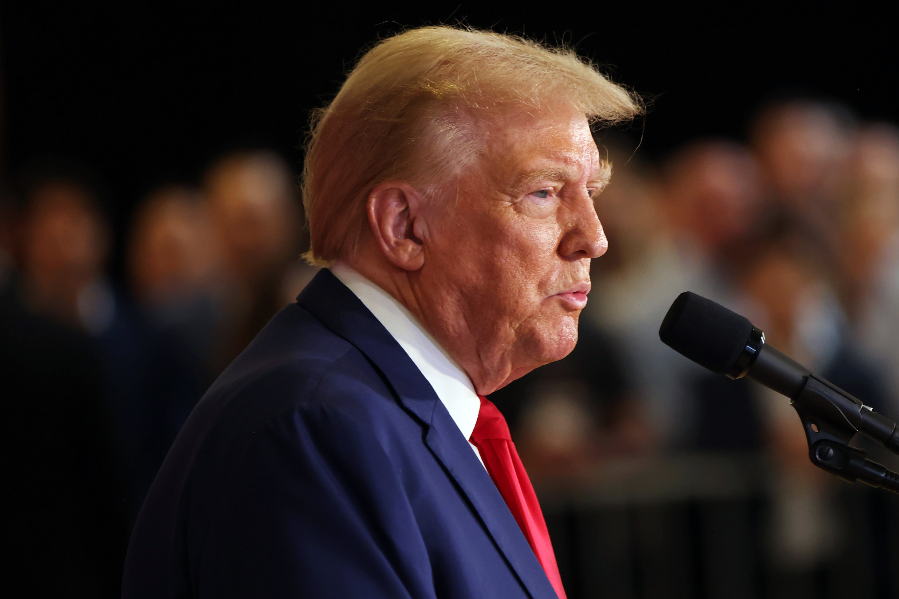 Суд отложил приговор Трампу до после в