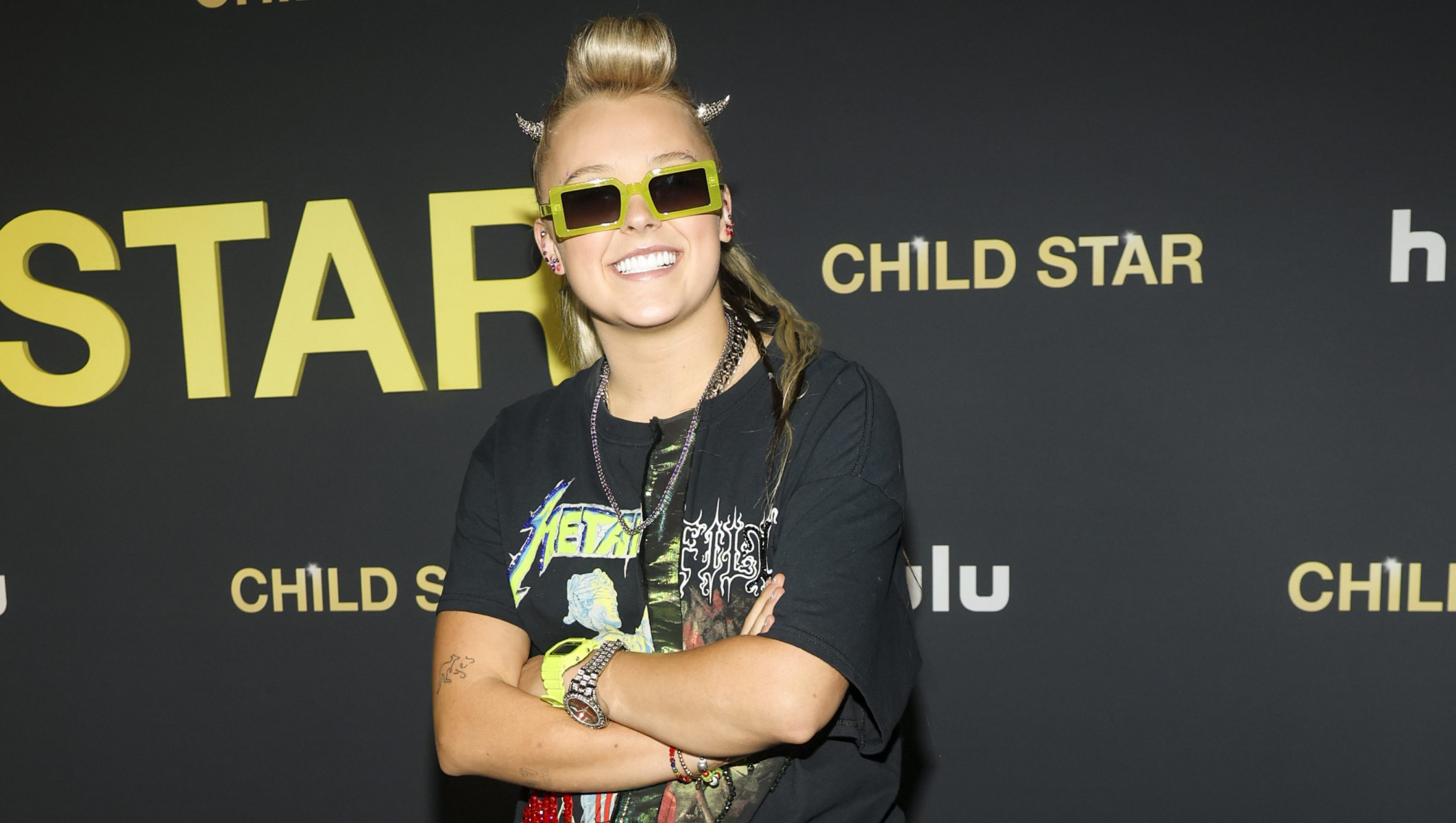 JoJo Siwa украла шоу, позируя на обложке жу