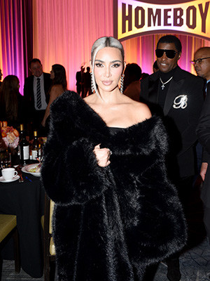 Kim Kardashian удивила платиновыми волосами