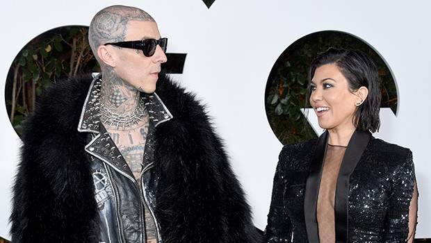 Kourtney Kardashian и Travis Barker шутят и дразнят др