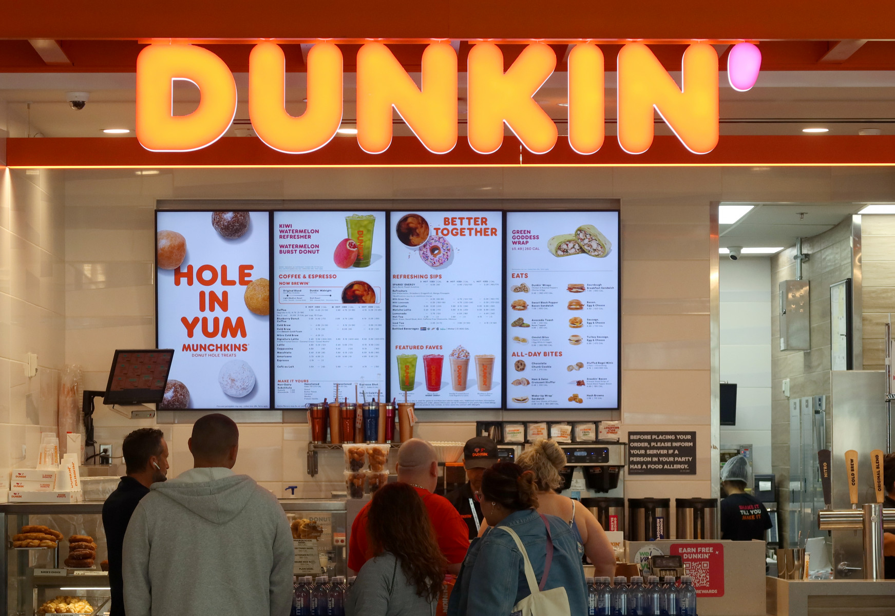 «Dunkin' представляет новую линейку уг