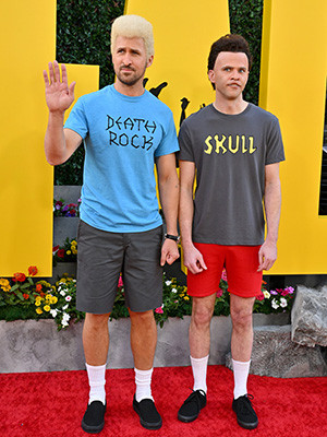 Ryan Gosling и Mikey Day в костюмах Beavis и Butt-Head на