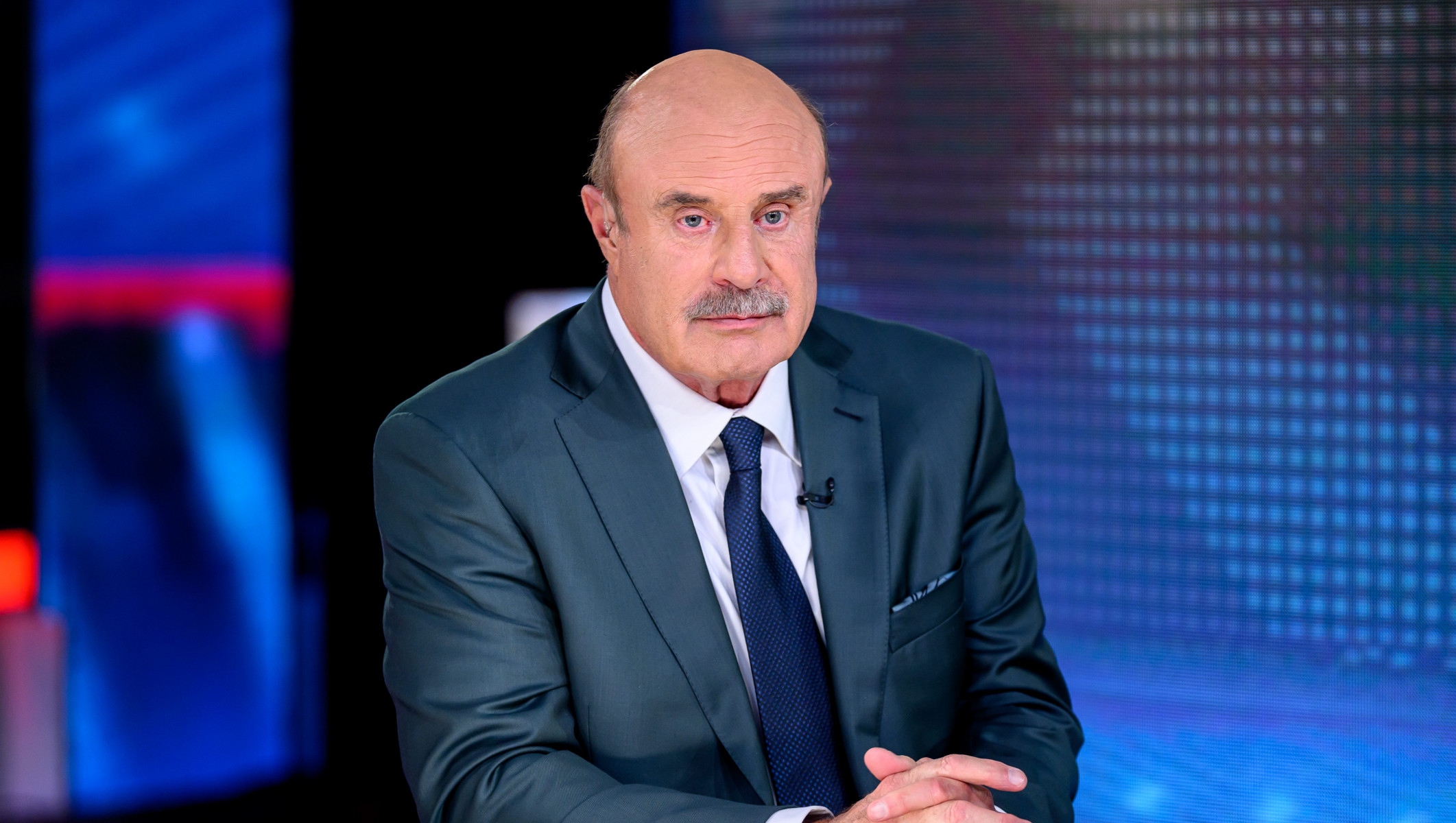 Dr. Phil присоединился к звездам, поддерж