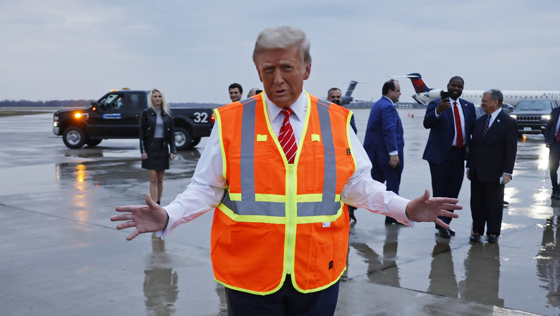 Дональд Трамп не отпускает комментари