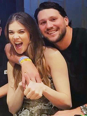 Hailee Steinfeld: новости о ее романе с квотер