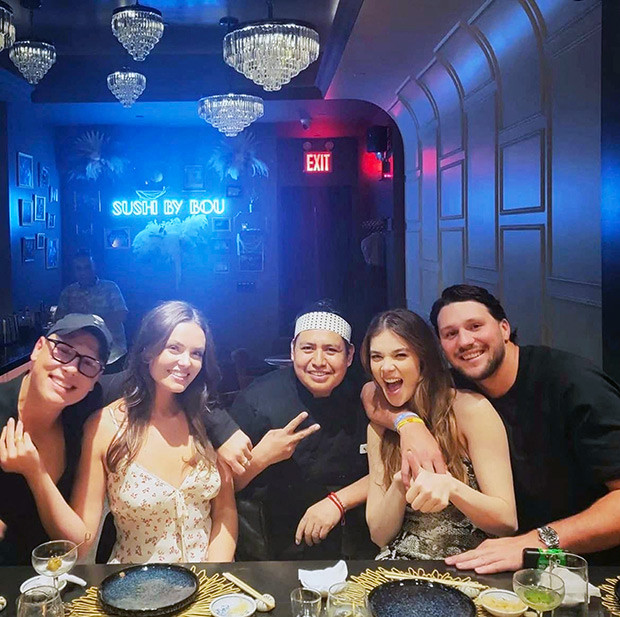 Hailee Steinfeld: новости о ее романе с квотер