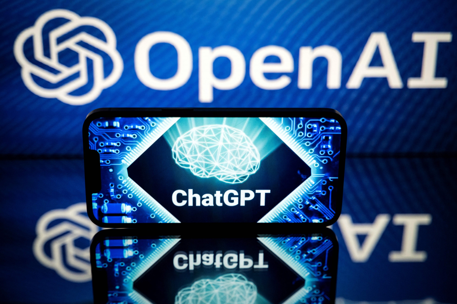 Массовое отключение ChatGPT: причина исто