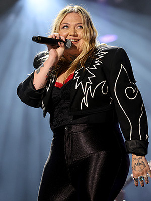 Elle King извинилась за пьяное выступлени