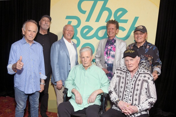 Brian Wilson встречается с The Beach Boys на премь