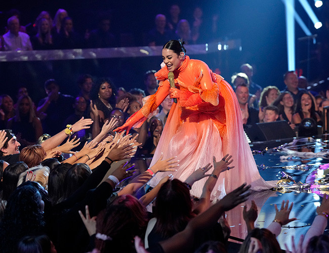 Vanessa Hudgens победила в The Masked Singer: как это
