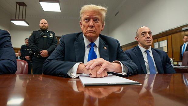 Дональд Трамп признан виновным в 34 обв