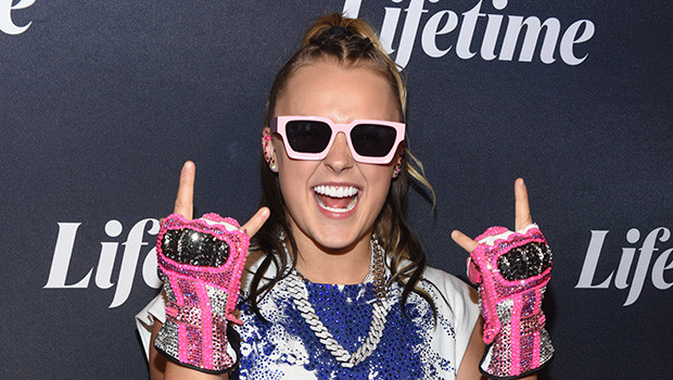 JoJo Siwa целует Мэдисон Руж Альварадо за