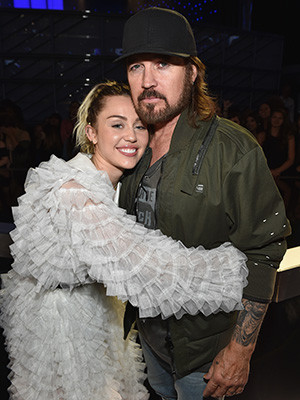 Billy Ray Cyrus вспоминает одно из лучших вос