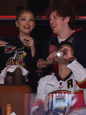 Ariana Grande и Ethan Slater на игре Florida Panther’s:
