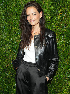 Katie Holmes не знала о групповом чате WhatsApp D