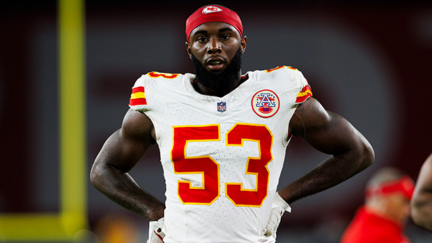 Игрок Kansas City Chiefs BJ Томпсон на пути к вы