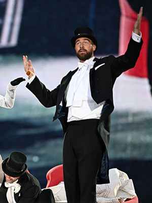 Travis Kelce удивил поклонников на шоу Taylor Sw