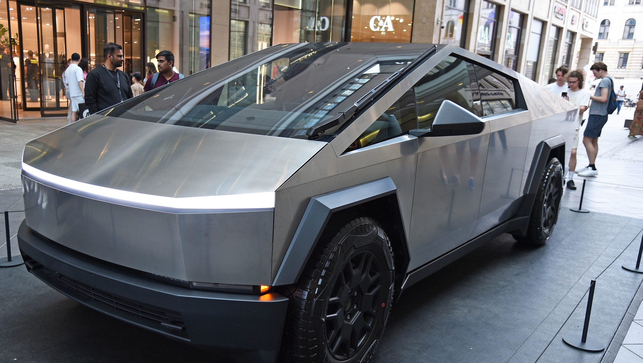 Взрыв Tesla Cybertruck в Лас-Вегасе: подробнос