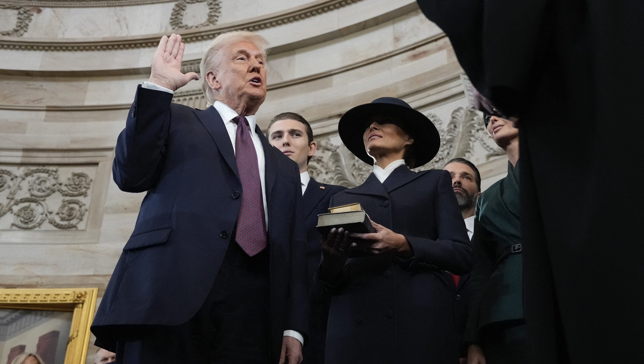 Дональд Трамп вновь президент: церемо