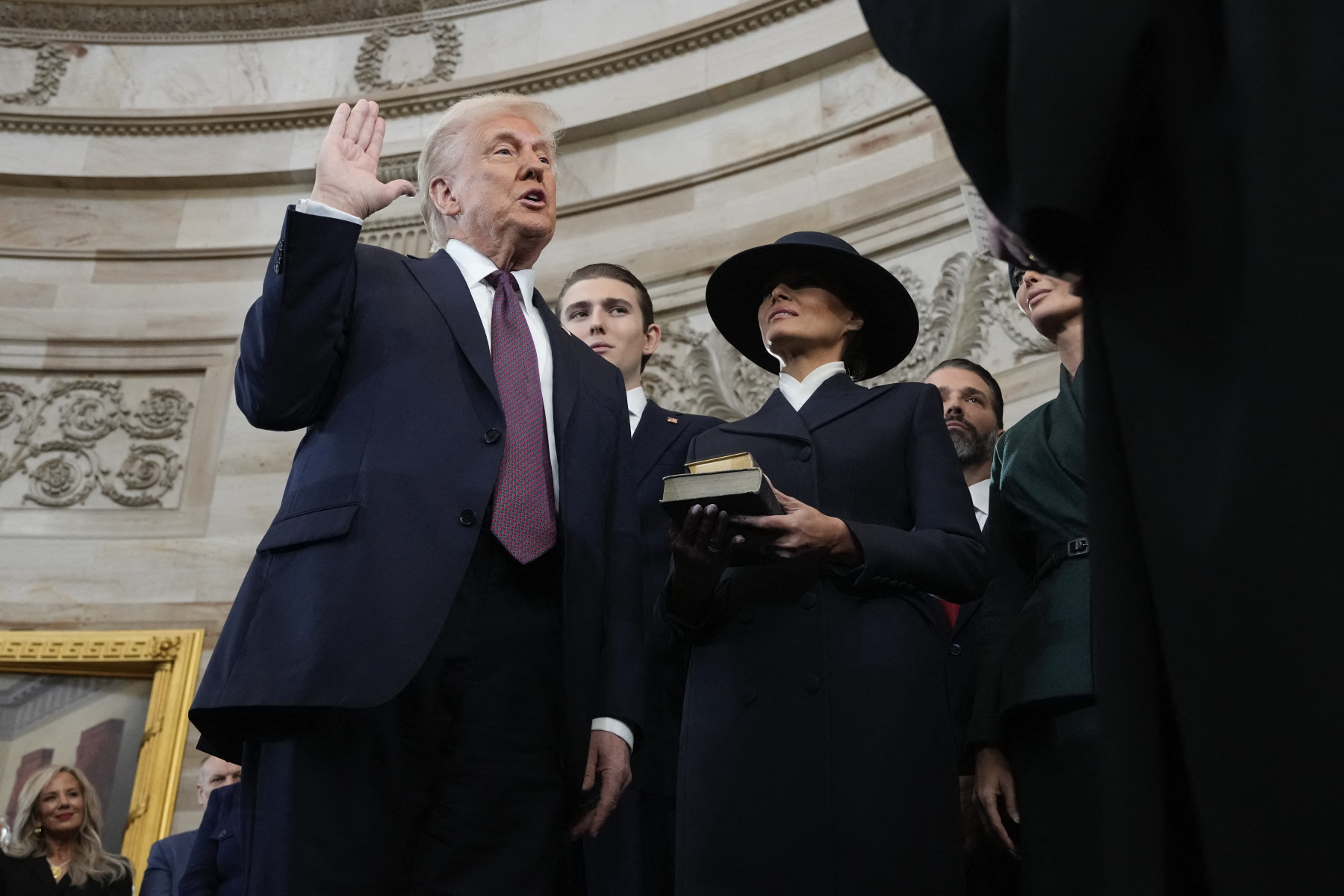Дональд Трамп вновь президент: церемо