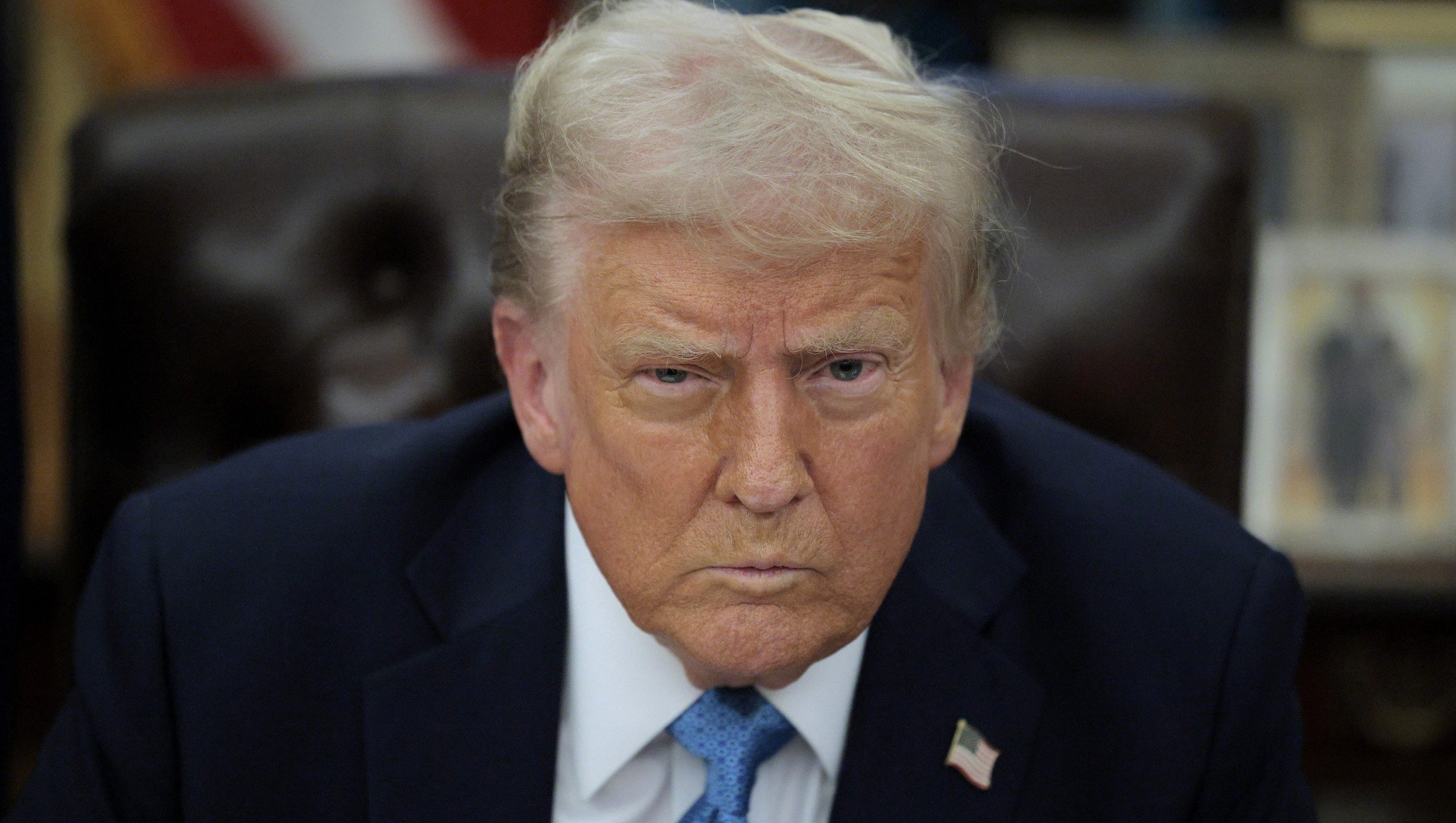 Трамп ввел тарифы на Канаду, Мексику и