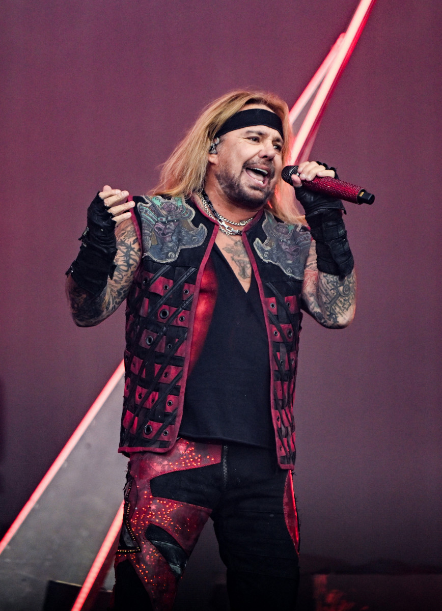 Певец Mötley Crüe Vince Neil выжил в авиакатаст