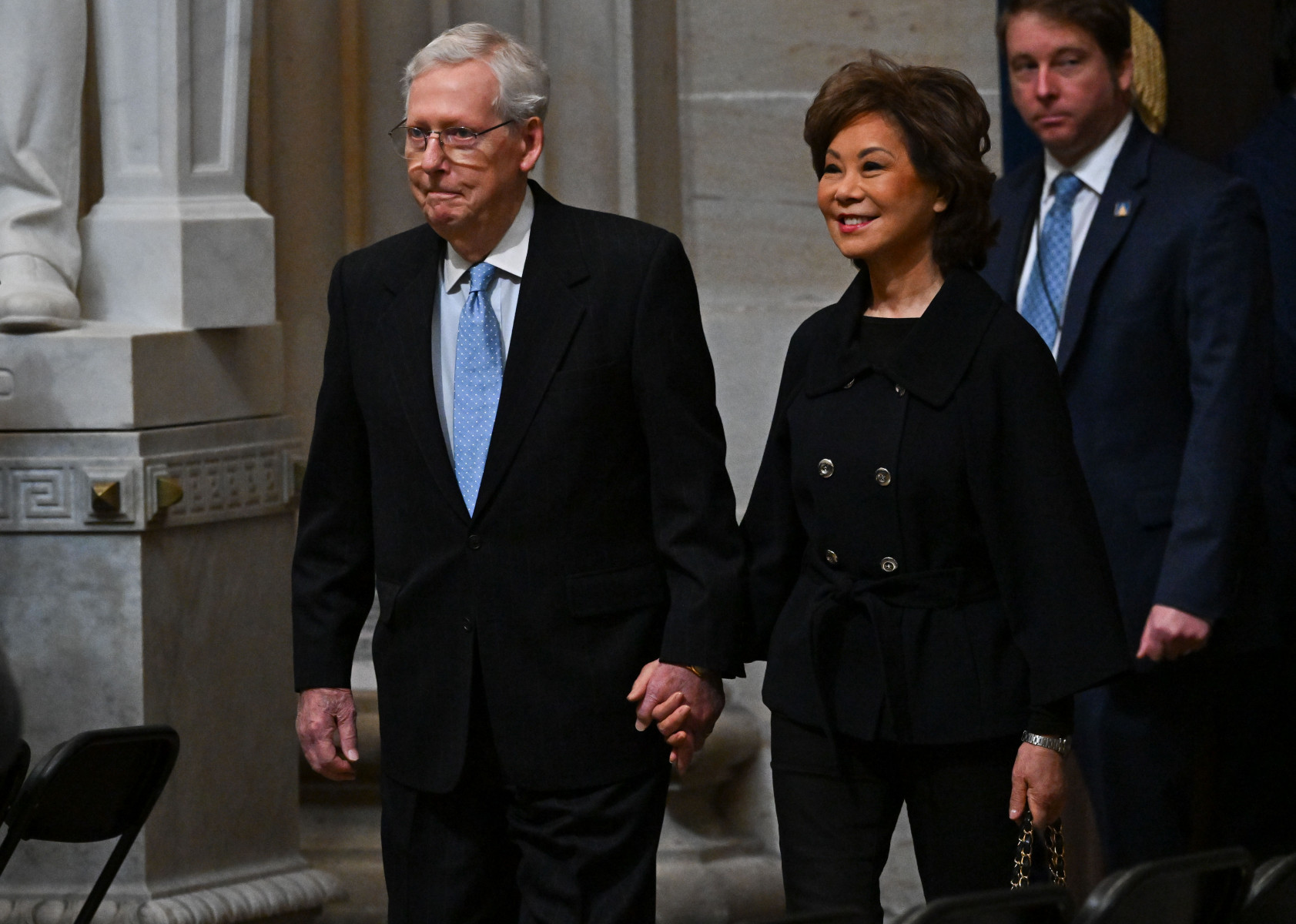 Mitch McConnell не будет искать переизбрание
