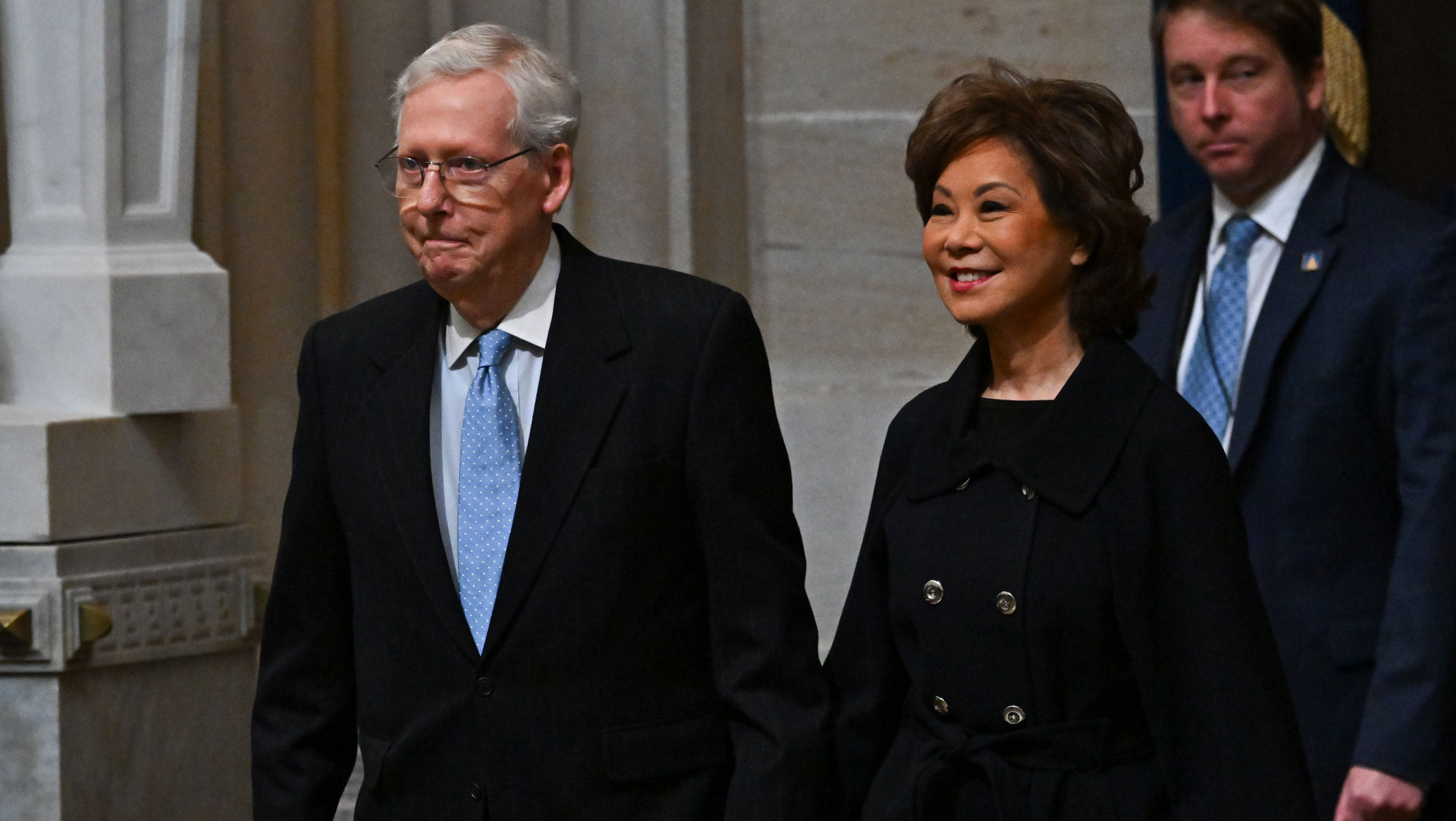 Mitch McConnell не будет искать переизбрание