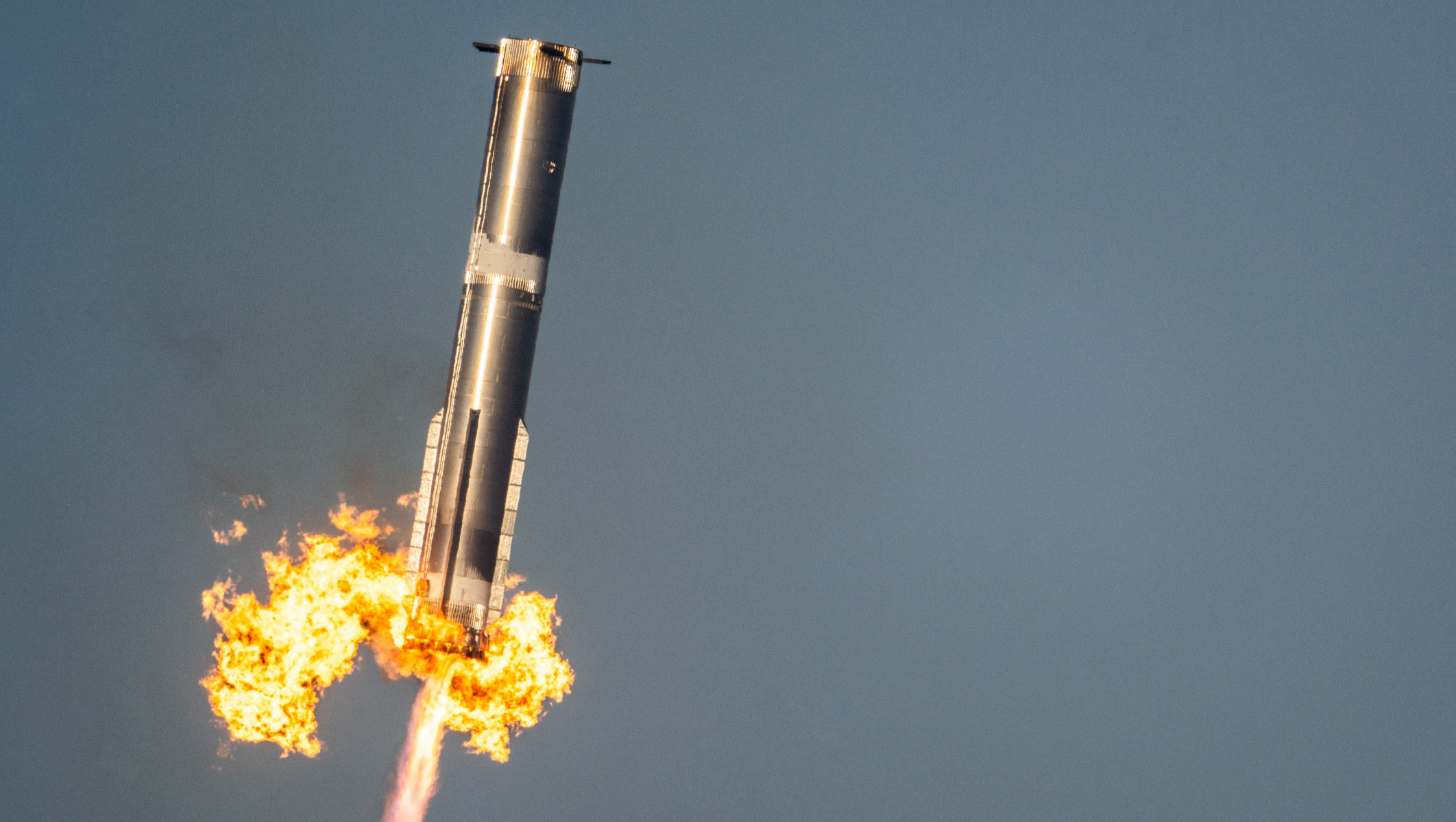Взорвавшийся в воздухе SpaceX Starship вызва