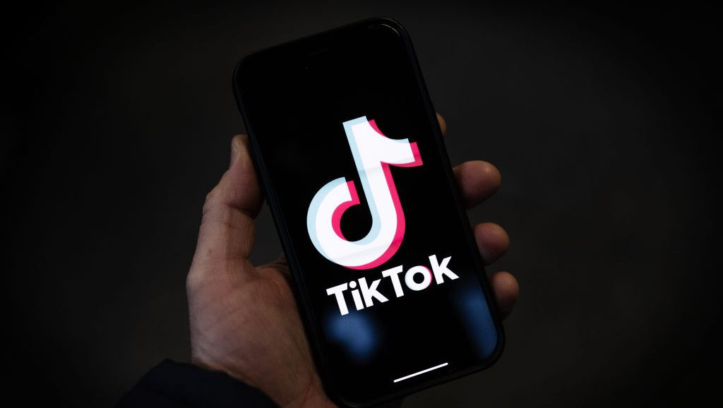 Amazon, Walmart, Oracle, Microsoft: кто купит TikTok? Слух